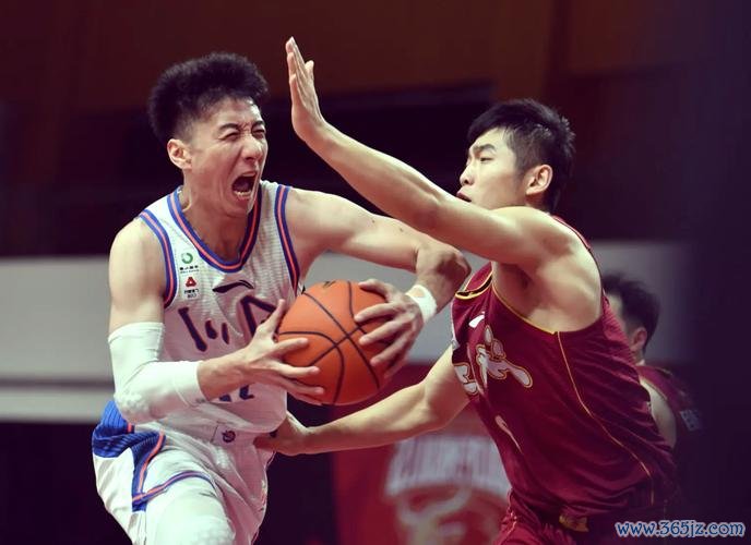 韩硕接掌四川男篮帅印 球队期待其严格管理训练